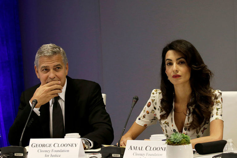 A Clooney házaspár 3000 menekült gyerek iskolai tanulmányait segíti