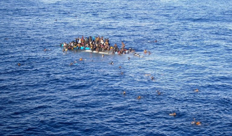 Félezer embert mentettek ki a tengerből az olasz partoknál