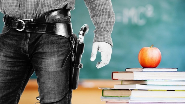 Tanár és fegyver – ez itt az amerikai kérdés