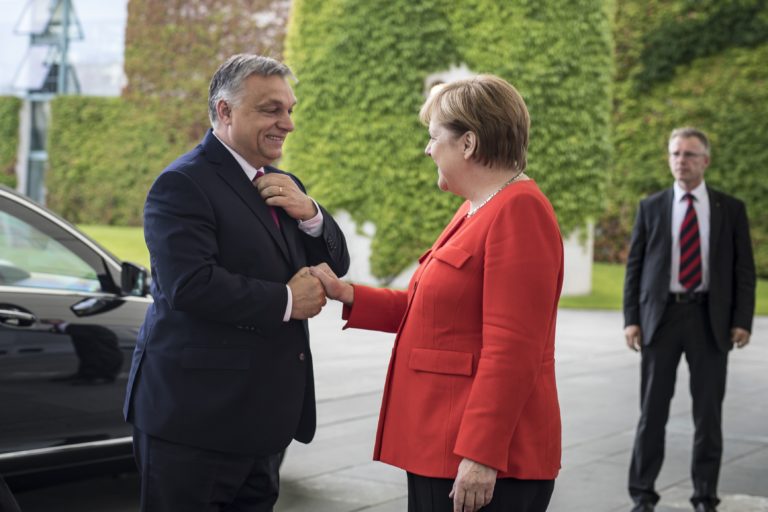 Intenzív vitát folytatott Angela Merkel és Orbán Viktor