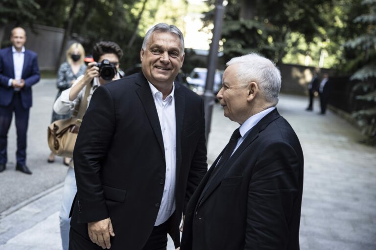 Kaczynski: ha Orbán nem enged az uniónak összeomolhat a Nemzeti Együttműködés Rendszere